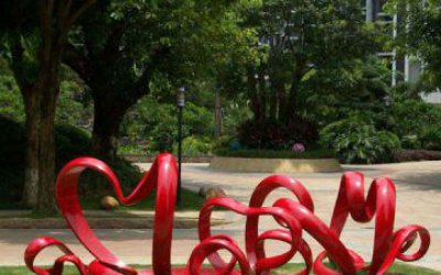 小區園林玻璃鋼抽象個性紅色愛心雕塑