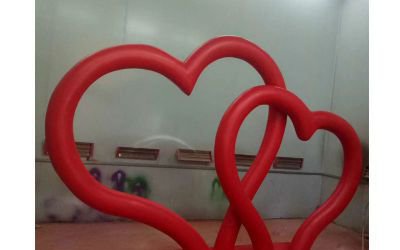 廣場玻璃鋼兩個紅色愛心雕塑