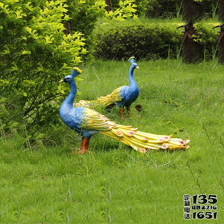 公園草坪上兩只覓食的仿真動(dòng)物玻璃鋼彩繪孔雀雕塑 公園草坪上兩只覓食的仿真動(dòng)物玻璃鋼彩繪孔雀雕塑