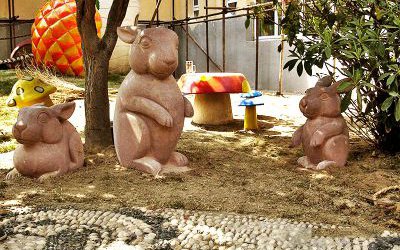 廣場庭院三只抽象玻璃鋼兔子雕塑