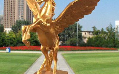 小區(qū)廣場擺放的金色起飛的玻璃鋼噴漆飛馬雕塑