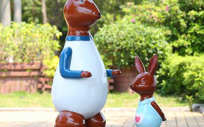 公園站立玻璃鋼彩繪袋鼠母子雕塑