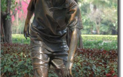 公園滑板男孩玻璃鋼仿銅雕塑