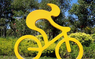 景區騎車玻璃鋼抽象運動雕塑