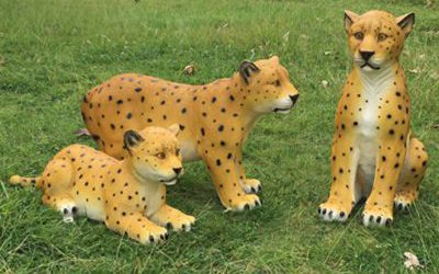 公園草坪玻璃鋼彩繪金錢豹雕塑