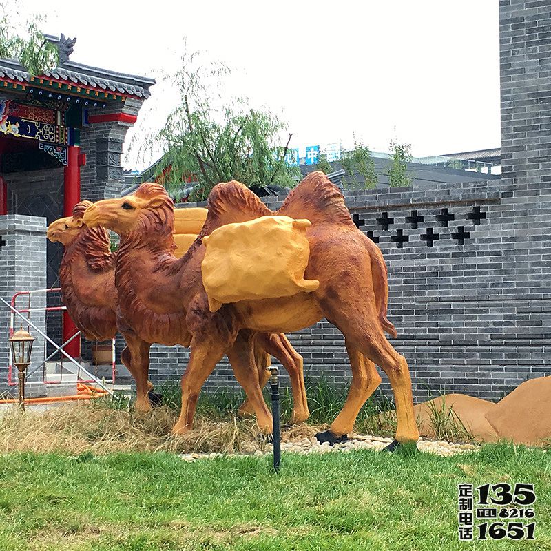景區(qū)玻璃鋼仿真動(dòng)物駱駝雕塑 景區(qū)玻璃鋼仿真動(dòng)物駱駝雕塑