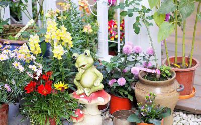 花園一只可愛的玻璃鋼卡通青蛙雕塑