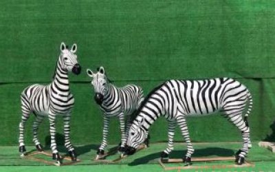 園創(chuàng)意玻璃鋼大型仿真動(dòng)物斑馬雕塑