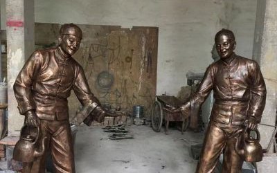 胡同街道擺放玻璃鋼仿銅店小二人物雕塑