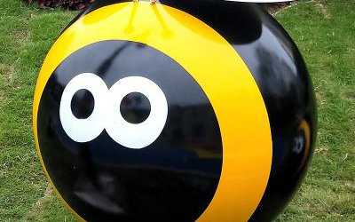 景區園林玻璃鋼彩繪卡通蜜蜂雕塑