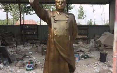 景區(qū)玻璃鋼仿銅揮手的毛澤東雕塑