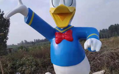 游樂(lè)場(chǎng)玻璃鋼彩繪唐老鴨雕塑