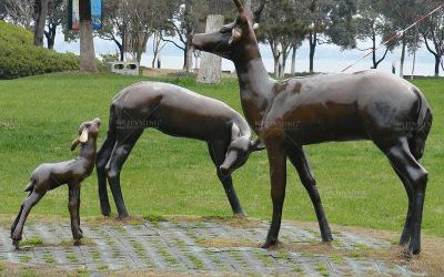 玻璃鋼仿銅戶(hù)外草坪梅花鹿雕塑