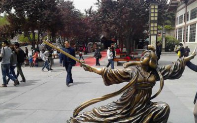 步行街古代美女舞劍人物玻璃鋼仿銅雕塑