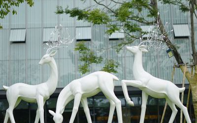 城市廣場玻璃鋼幾何創(chuàng)意鹿雕塑