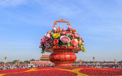 廣場(chǎng)玻璃鋼彩繪定制戶外花籃雕塑