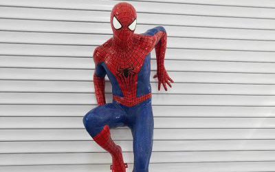 電影院玻璃鋼仿真彩繪蜘蛛俠雕塑