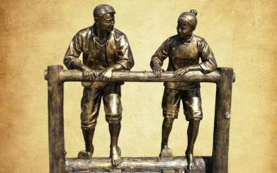 景區(qū)廣場農(nóng)耕文化踩水車人物玻璃鋼仿銅雕塑