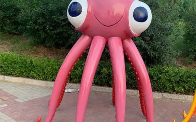 公園里擺放的玻璃鋼卡通創(chuàng)意章魚雕塑