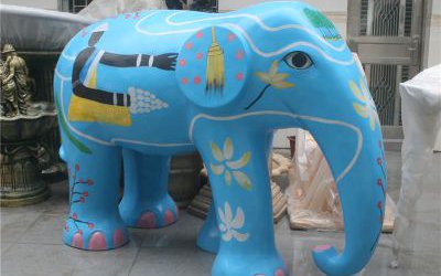 商場大型景觀玻璃鋼彩繪藍(lán)色大象雕塑