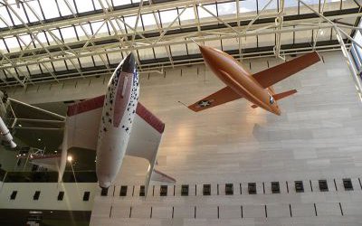 商場玻璃鋼大型仿真飛機模型飛機雕塑