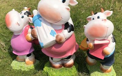 幼兒園商場(chǎng)玻璃鋼卡通可愛小奶牛雕塑