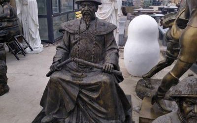 城市花園廣場擺放玻璃鋼仿銅林則徐坐姿雕塑