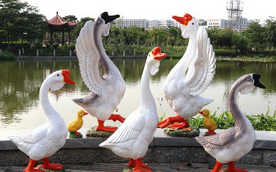 池塘湖邊玻璃鋼仿真天鵝雕塑