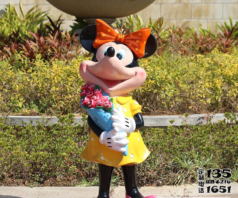 電影院一只抱花的玻璃鋼卡通米老鼠米妮雕塑 電影院一只抱花的玻璃鋼卡通米老鼠米妮雕塑