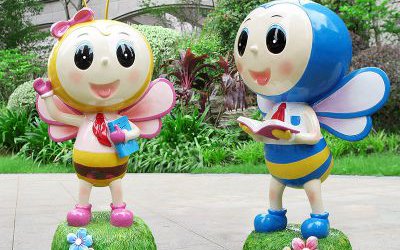公園小區(qū)廣場(chǎng)擺拿書玻璃鋼卡通蜜蜂雕塑