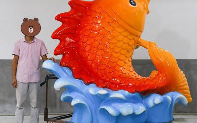 戶外景區玻璃鋼沖浪鯉魚招財景觀雕塑