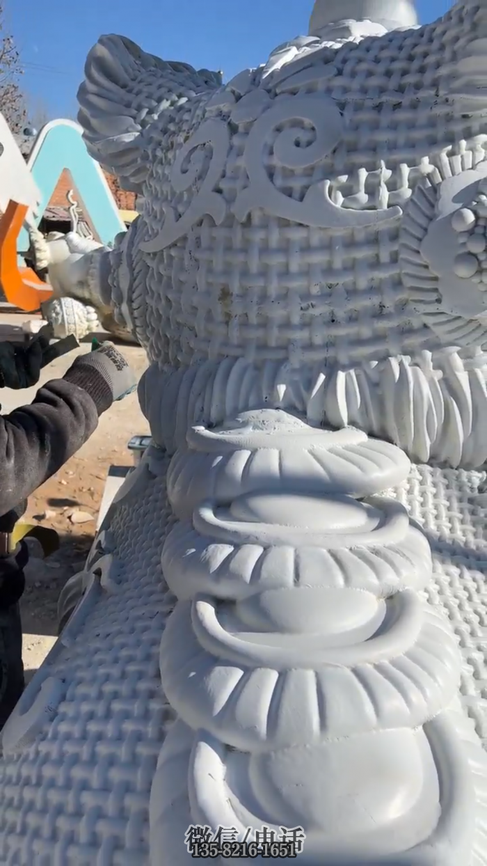 精修舞獅子雕塑，需要填補縫隙空洞等